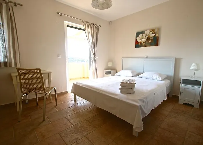 View Áyios Nikítas